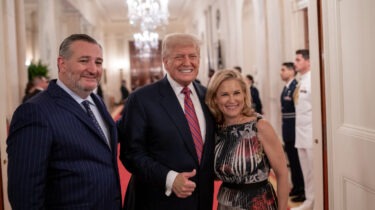 Ted Cruz, Donald Trump, and Heidi Cruz smiling at White House dinner