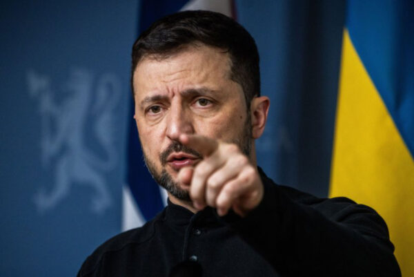 After Putin Summit, Trump Invites Zelenskyy to D.C. for “Peace Meeting” — Zelenskyy Responds: “Sure, But Make It Maui.”