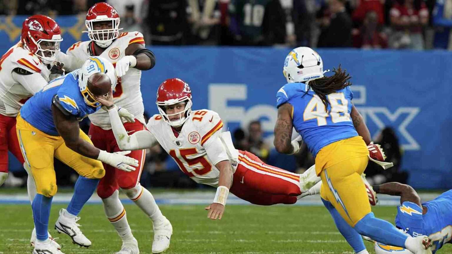Patrick Mahomes tackled mid-play during Chiefs vs. Chargers game in Brazil